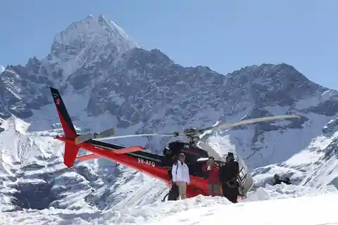 Everest Helicopter Trek - Fly to Everest from Namche
