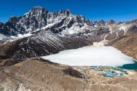 Von Lukla aus: 10 Tage Gokyo Lake &amp; Ri Trek mit Himalaya-Führer