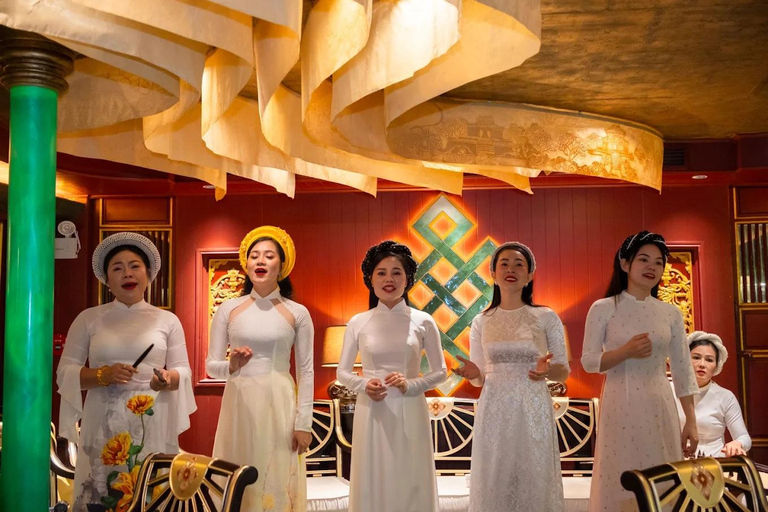 Hué : cuisine royale et musique folklorique sur la rivière des ParfumsNHẬT YẾN (DÉJEUNER) (日宴) - UN DÉJEUNER SOMPTUEUX.