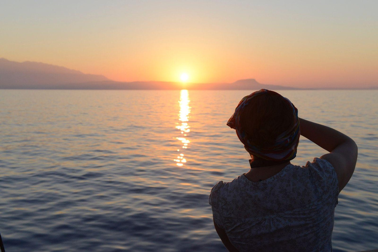 Rethymno: Sunset Cruise with Drinks and Snacks