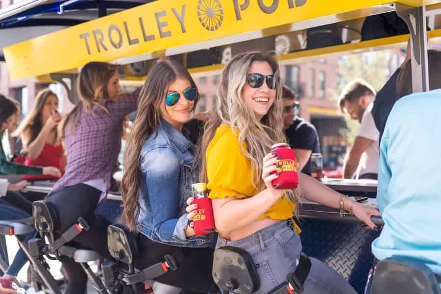 St. Louis: Private Pub-Tour mit der Straßenbahn durch Soulard. Foto: GetYourGuide