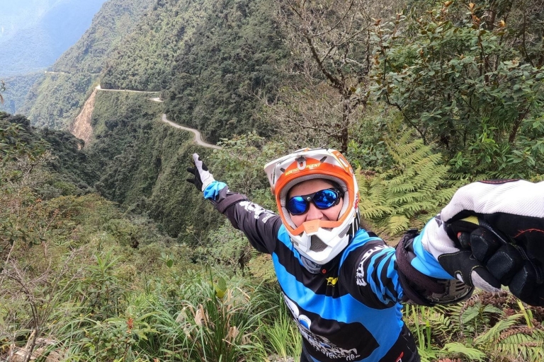 Excursión de un día en bicicleta de montaña por la carretera más peligrosa del mundo