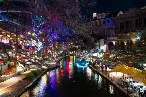 San Antonio Riverwalk Night Walking Tour with Tower