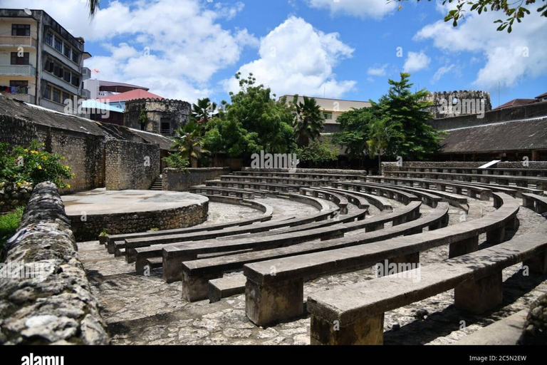 Zanzibar: Jozani Forest, Spice Farm & Stone Town Full-Day. TOUR WITH HOTEL TRANSFER PICKUP AND DROP