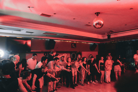Tirana: Pub Crawl with 1 hour of Unlimited Drinks