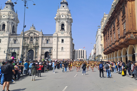 Lima: City Walking Tour with Catacombs and Fruit Tasting