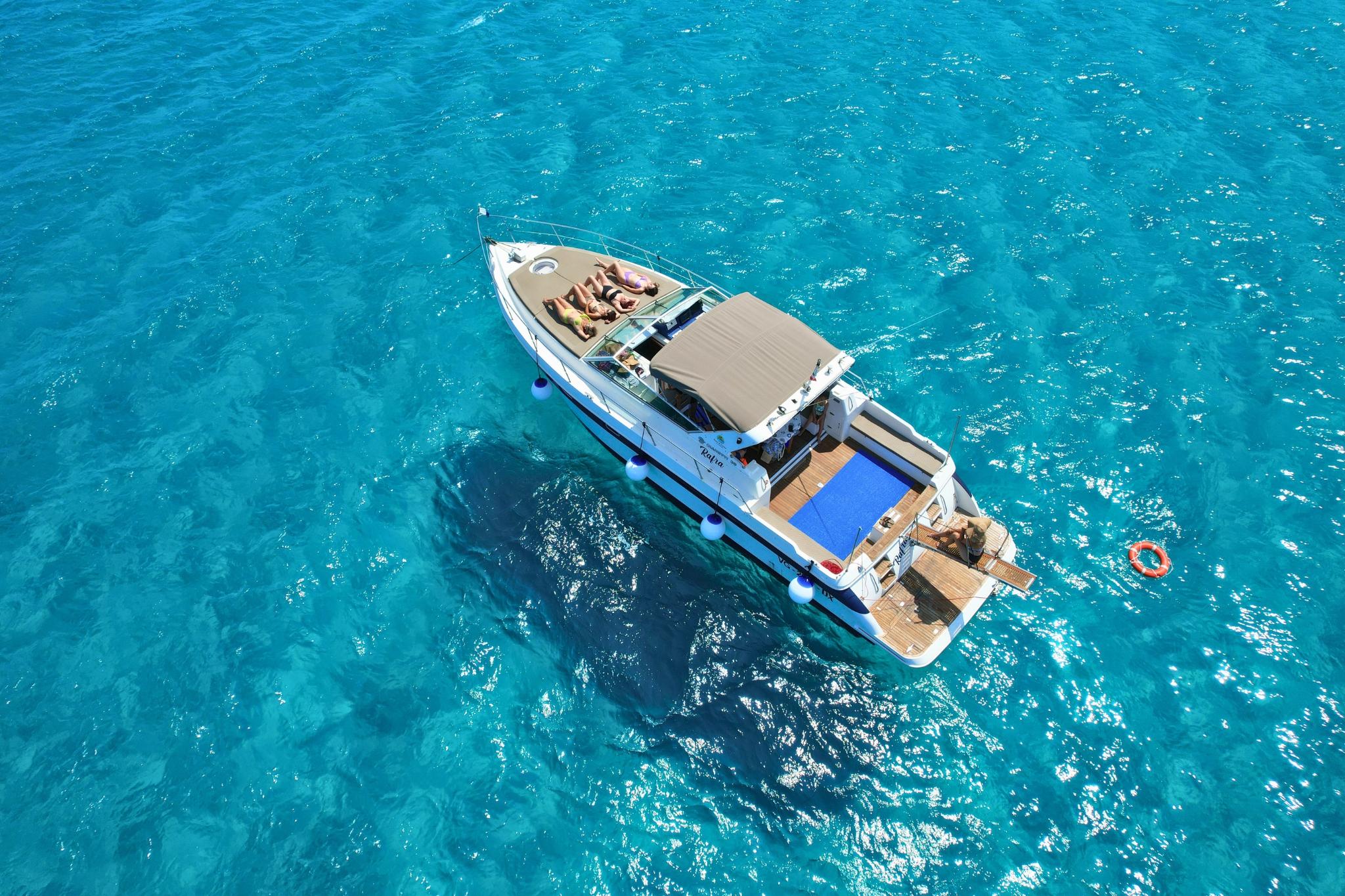 Von Trapani: Ägadische Inseln-Tour mit dem Boot nach Favignana und Levanzo mit Mittagessen