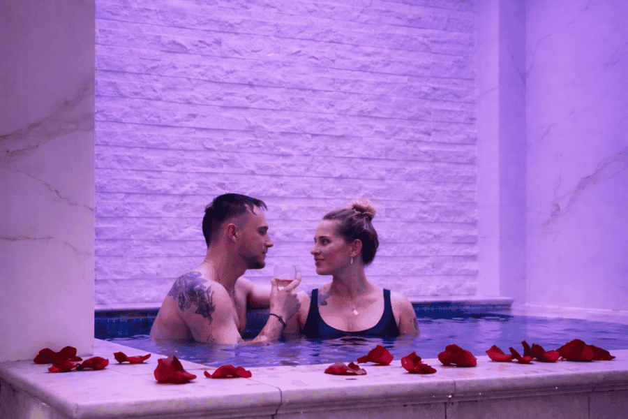 Tiflis: Romantisches Schwefelbad mit Wein. Foto: GetYourGuide Tiflis: Romantisches Schwefelbad mit Wein. Foto: GetYourGuide