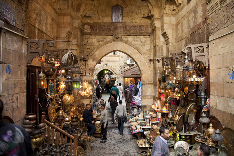 Depuis le Caire : visite privée pyramide, musée et bazar