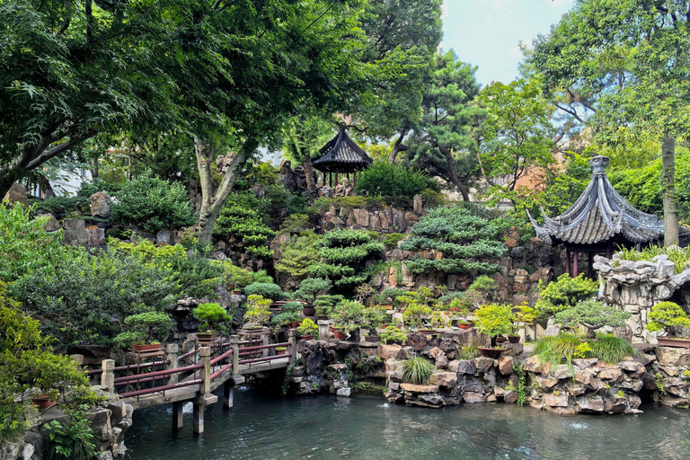 Shanghai: Private Trip to Zhujiajiao Water Town & Yu Garden Group Shanghai Day Tour: Yu Garden, Zhujiajiao & Night Bus 