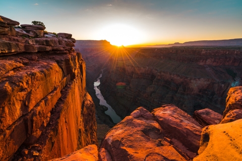 Ab Sedona: Tagesausflug zum Grand Canyon bei Sonnenuntergang