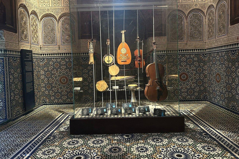 From Fes: Volubilis,Moulay Idriss&Meknes Day Trip with Guide Medium Group:Meknes,Volubilis, Moulay Idriss Guide in Meknes