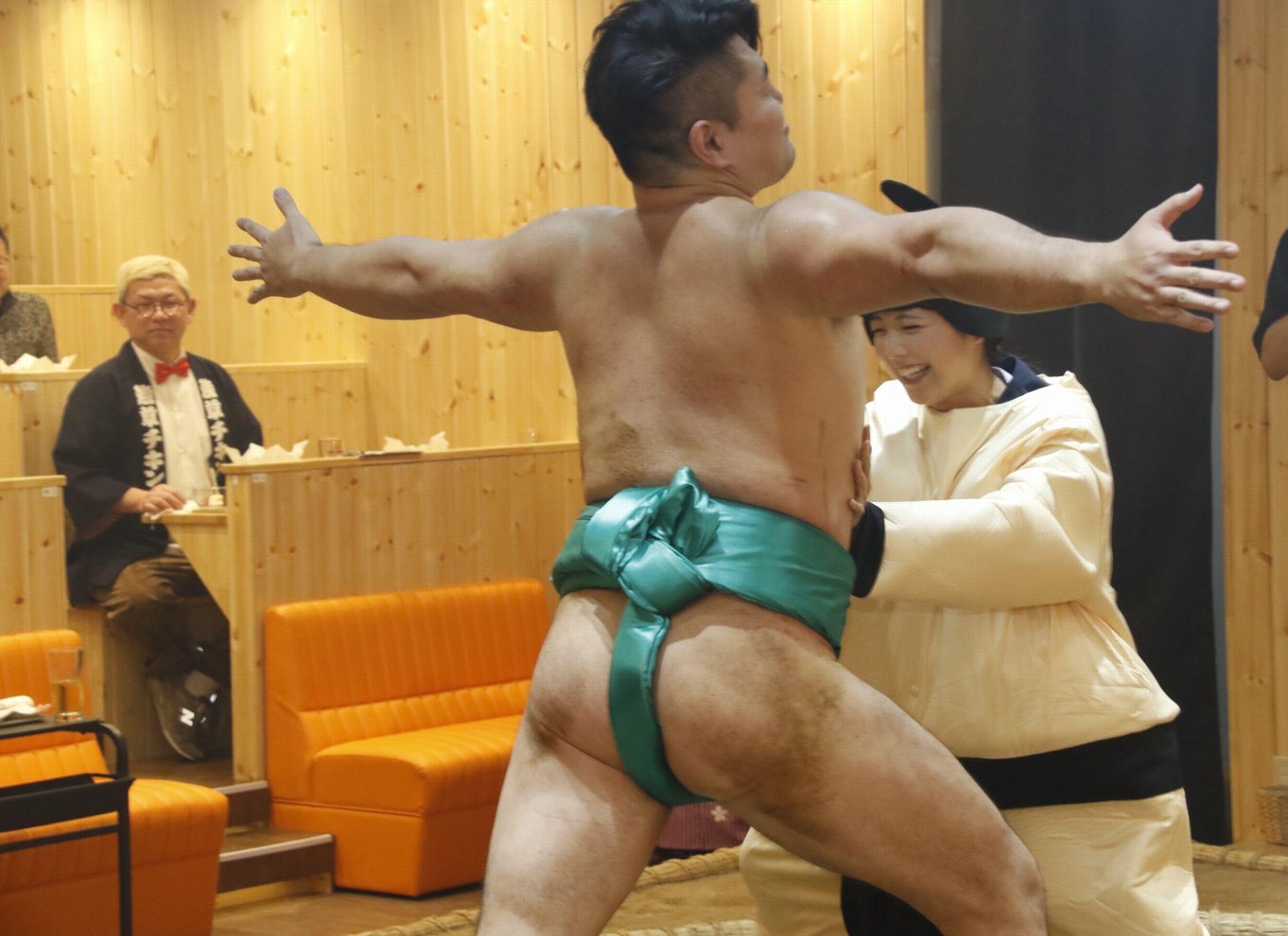 Tokyo: Sumo Show-oplevelse med Chicken Hot Pot og et foto