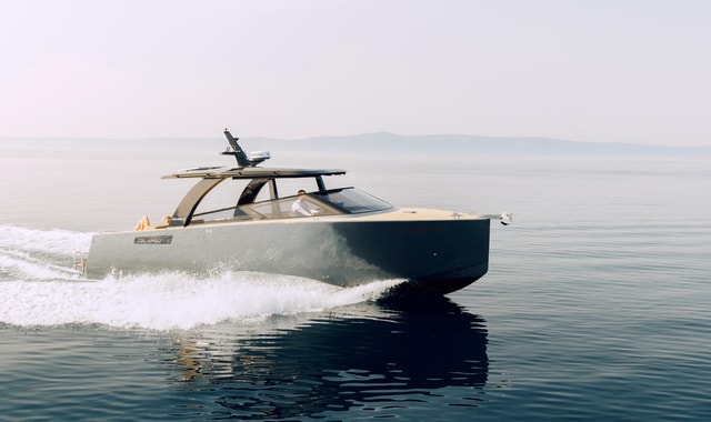Private Yacht Sunset Cruise: Brač Swim Stop & Sparkling Wine