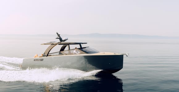 Private Yacht Sunset Cruise: Brač Swim Stop & Sparkling Wine