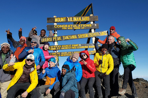 乞力马扎罗：莱莫肖路线徒步含机场接送乞力马扎罗：莱莫肖路线徒步之旅（含机场接送）