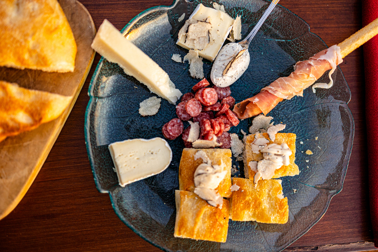 Langhe: Sunset Truffle Hunting with Tasting and Wine