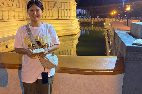 Kandy: Guided Tuk Tuk Tour with Temple of the Tooth