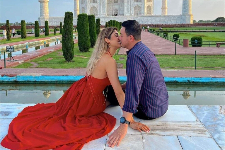 Taj Mahal sin colas y tour de la ciudad de Agra – Especial para parejasTour de la ciudad de Agra y el Taj Mahal con opción de guía
