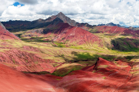 Wycieczka po Rainbow Mountain i Red Valley