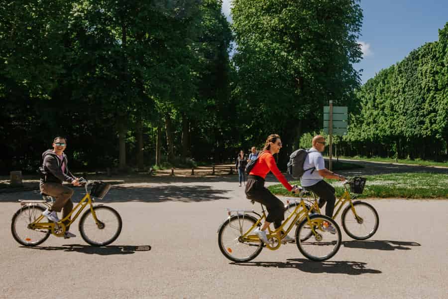 Von Paris aus: Radtour nach Versailles mit zeitgebundenem Einlass zum Schloss. Foto: GetYourGuide