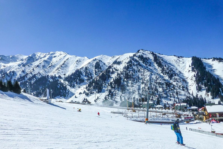 Desde Ereván: Tour privado de invierno a Tsaghkadzor y KecharisTour privado sin guía