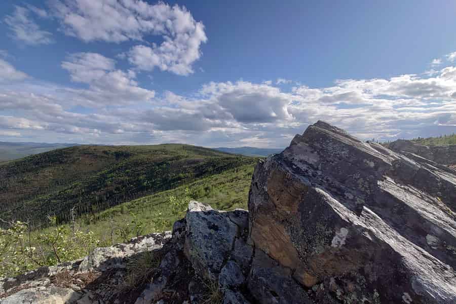 Panoramablick auf die Weißen Berge Alaskas – nächtliche Touren in der Arktis. Foto: GetYourGuide Panoramablick auf die Weißen Berge Alaskas – nächtliche Touren in der Arktis. Foto: GetYourGuide