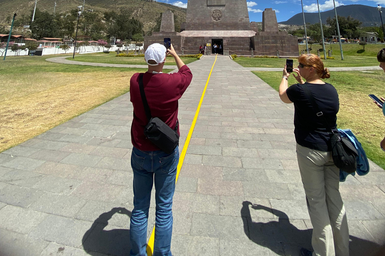 Quito: Airport Pickup and Middle of the World Visit