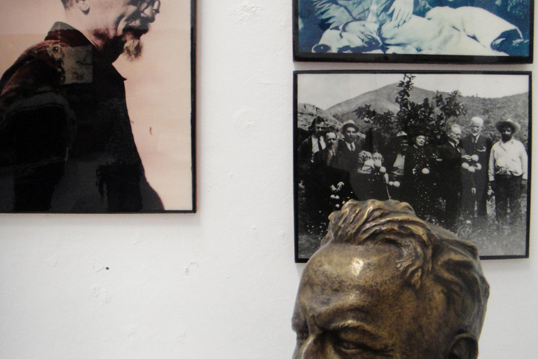 Mexico City: León Trotsky House Museum Tour in Coyoacán with a Professor Mexico City: Tour of the León Trotsky House Museum in Coyoacán with a Professor