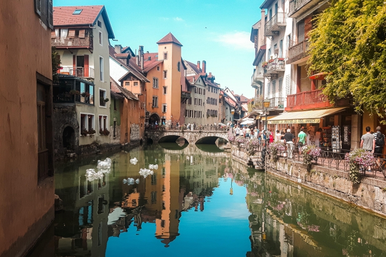 Annecy: Traditional Food Group Walking Tour