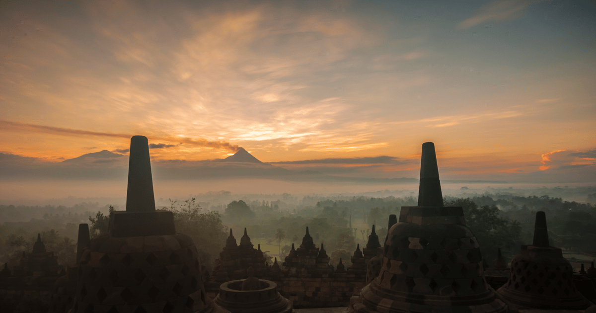Merapi Volcano Sunrise, Borobudur & Prambanan Tur de o zi | GetYourGuide