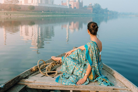 من دلهي: تاج محل، تاج محل الصغير، حصن أغرا مع مرشدة أنثىمع سيارة خاصة وسائق ومرشدة وتذاكر دخول