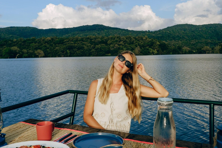 Sigiriya: Wewela Lake Private Boat Sailing Picnic Dining