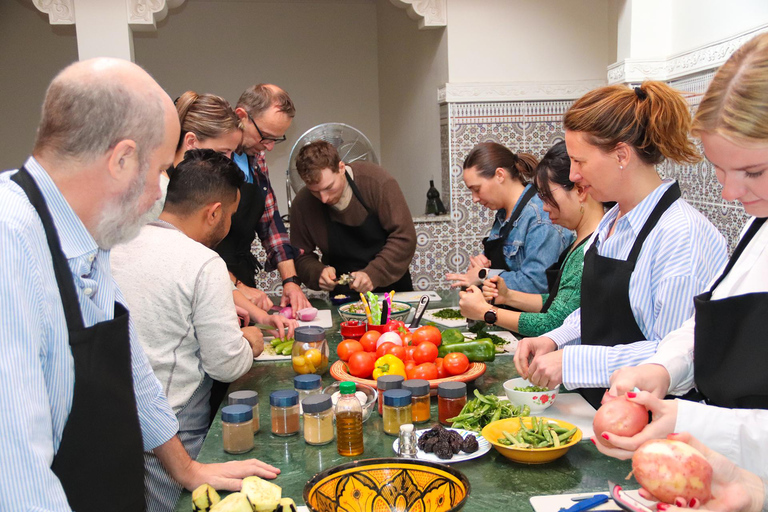 Clase de cocina en Marrakech con el chef Hassan, expertos en tagineGrupo pequeño