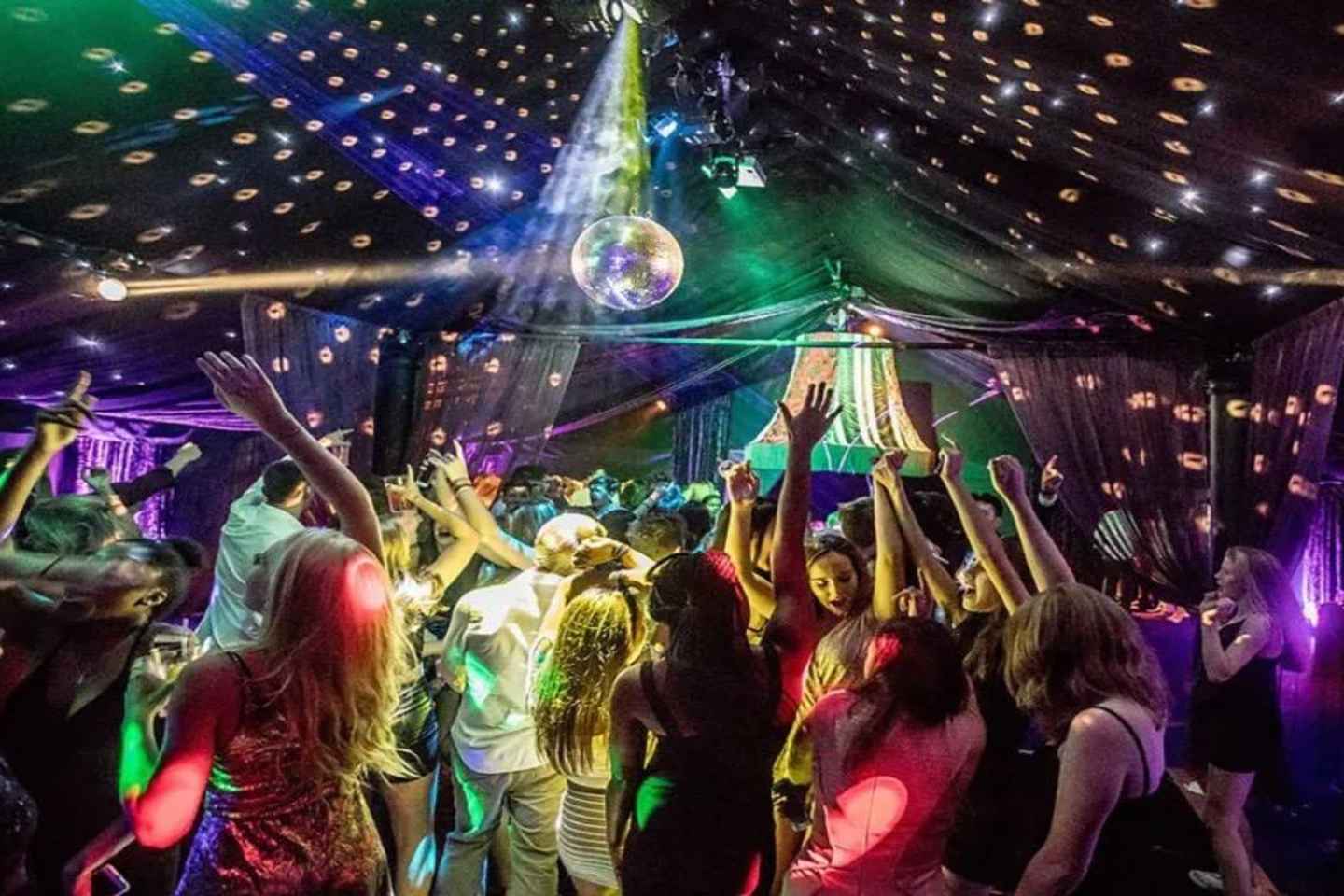 Eindhoven: Pub Crawl with Free Drinks and Entrance