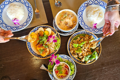 Ayutthaya: Woks and Wats Food Tour with 14+ Tastings