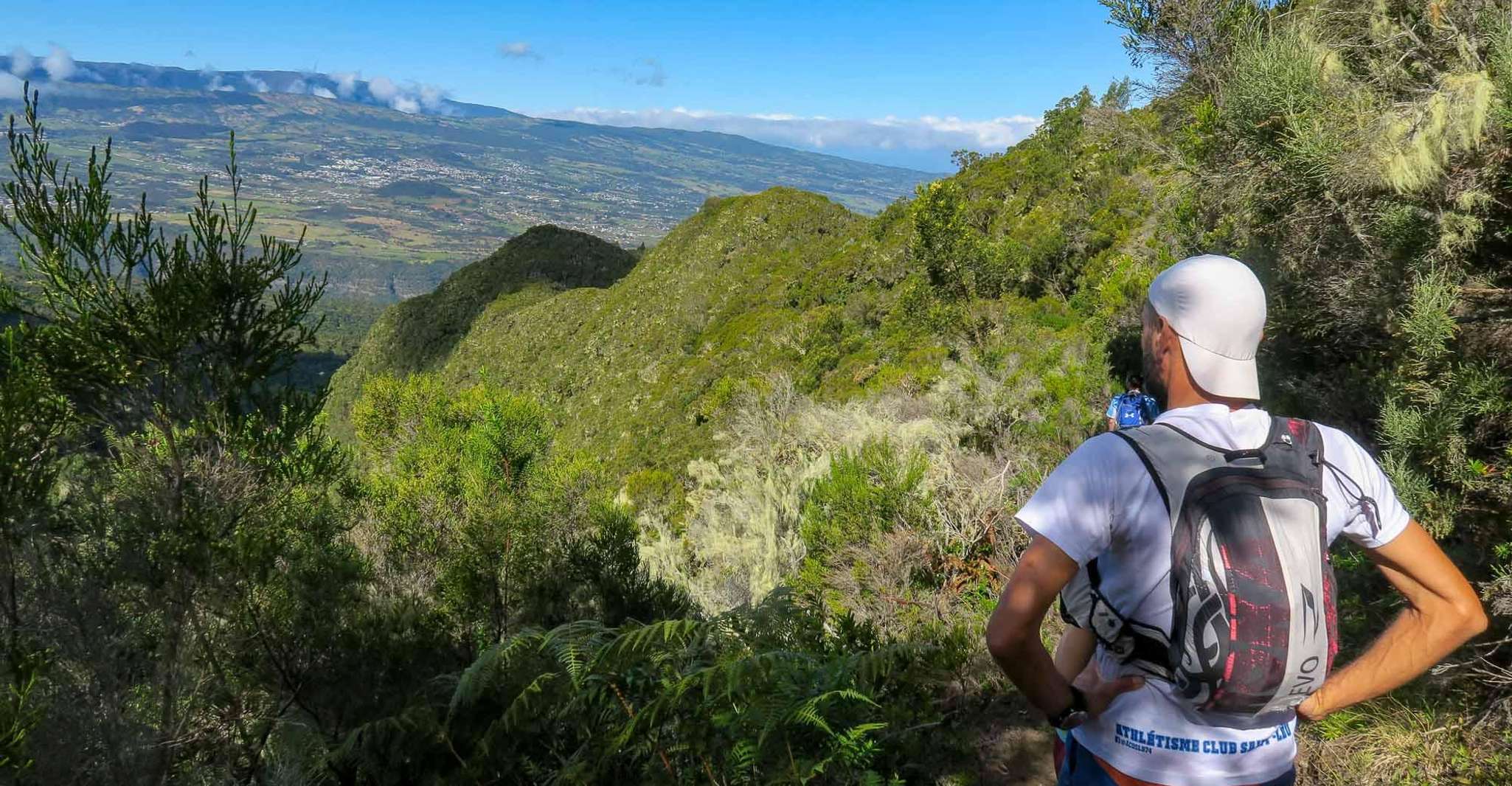 Group Hiking at Dimitile, Reunion Island. - Housity