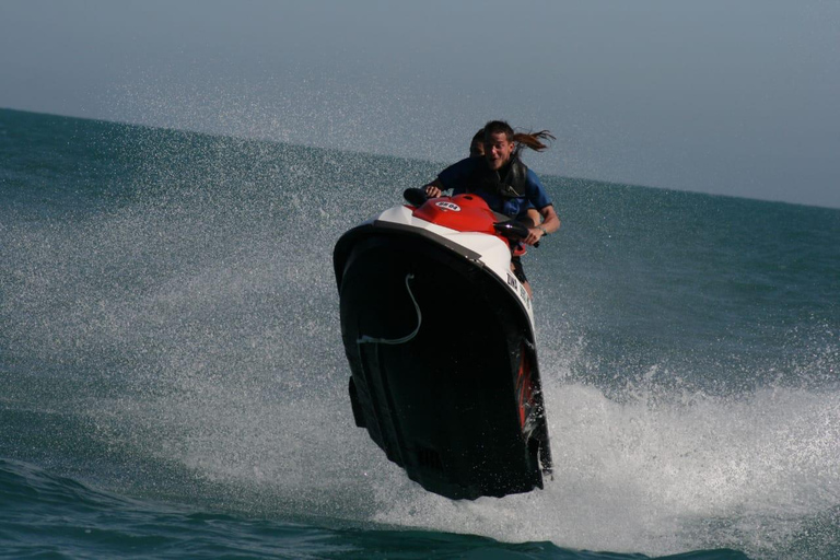 01h30 de passeio de jet ski em busca de golfinhos