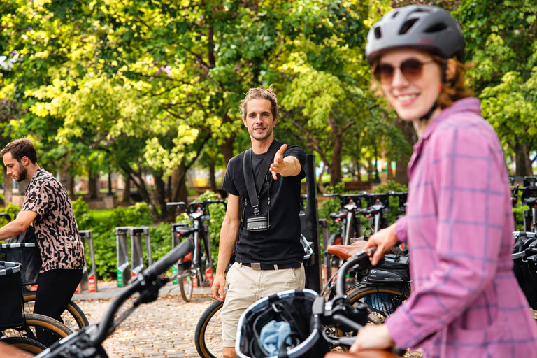Warsaw Highlights: Old Town & City Centre Guided E-Bike Tour The Full Experience (3 Hours + 30-min Break)