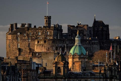 Edynburg: Wycieczka piesza z przewodnikiem po mieście Mary Queen of Scots