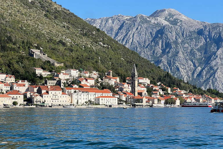 Paradiso Azzurro: Tour in barca della Grotta Azzurra e della Baia di Kotor