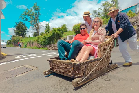 Funchal: Passeio de Tuk-Tuk pelo Monte e Zona Velha