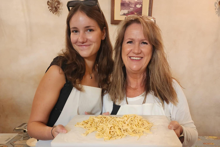 Nápoles: Clase de Cocina de Pasta y Tiramisú con Vino