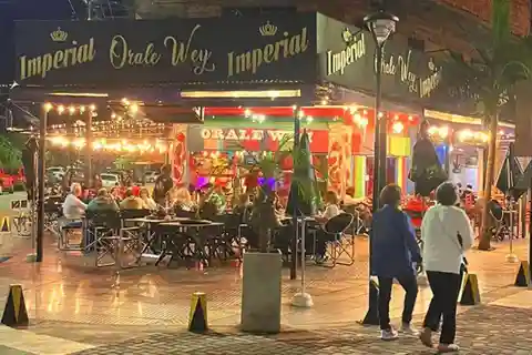 From Foz do Iguaçu: Puerto Iguazu Night Tour