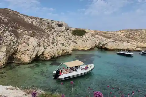 Marseille: All-inclusive mini boat cruise around the Frioul Islands