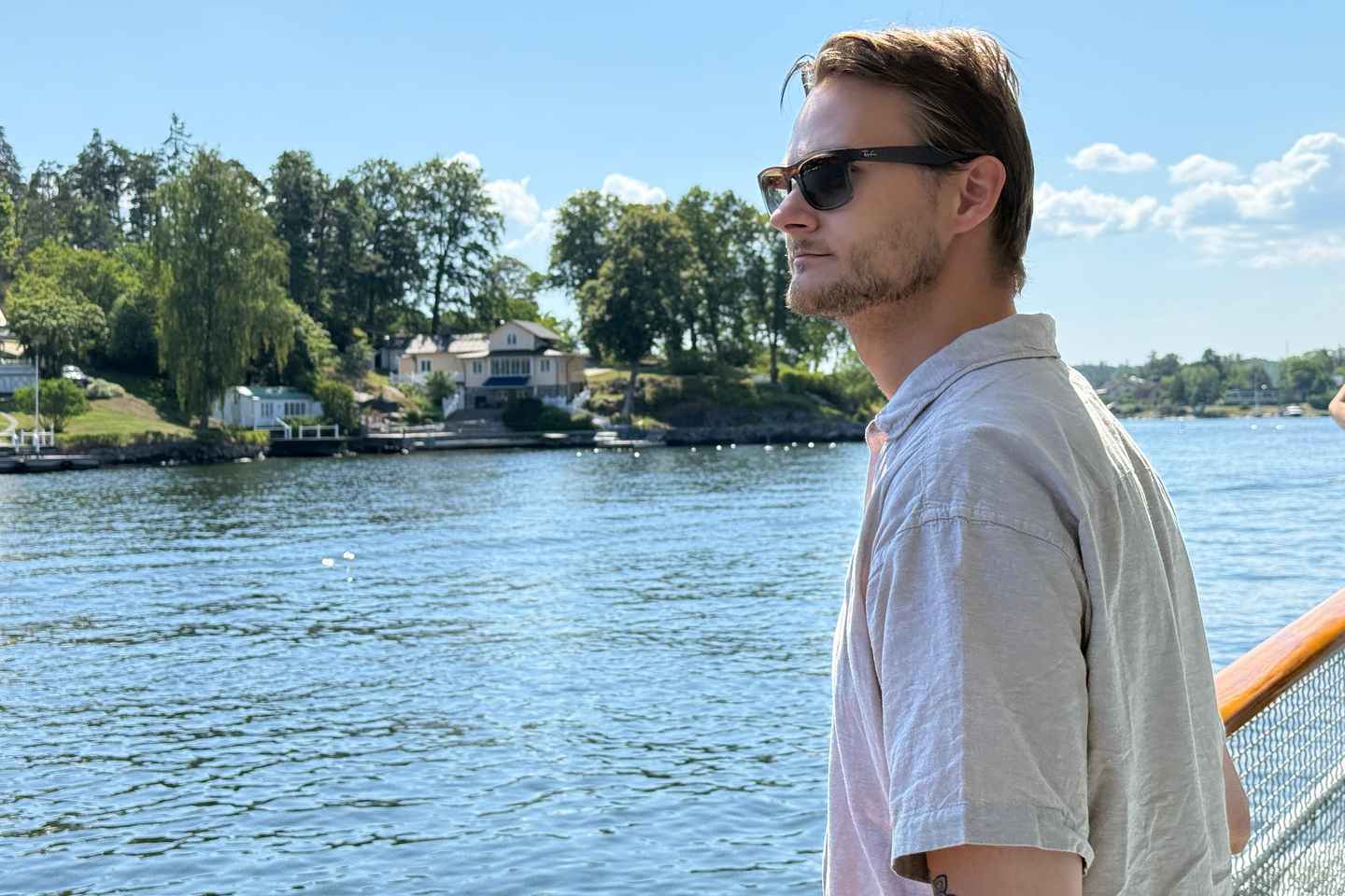 Stockholm: Midsummer Archipelago Boat Tour Live Guide DE/EN