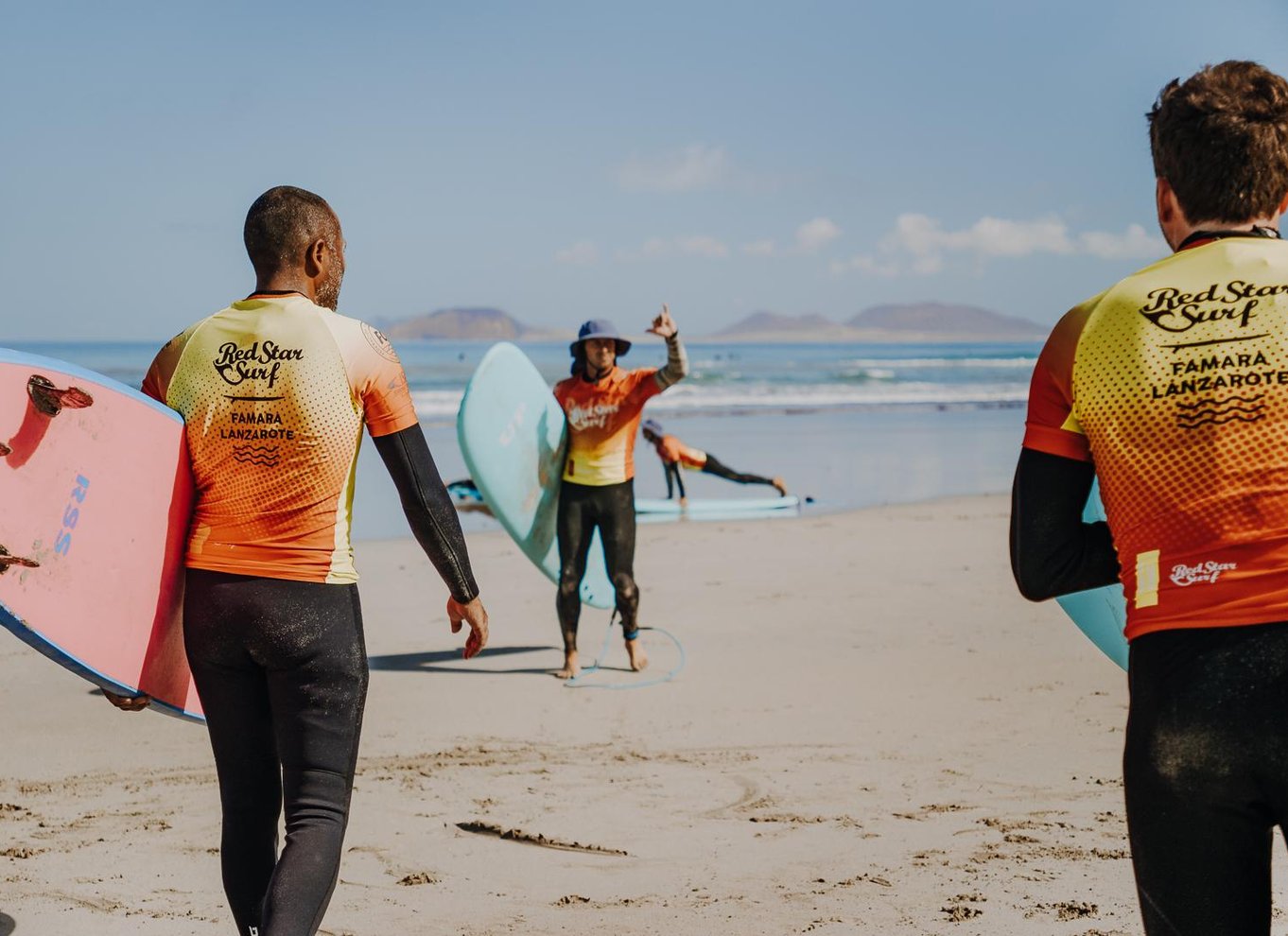 Lanzarote: Famara Beach Surfing lektion for alle niveauer