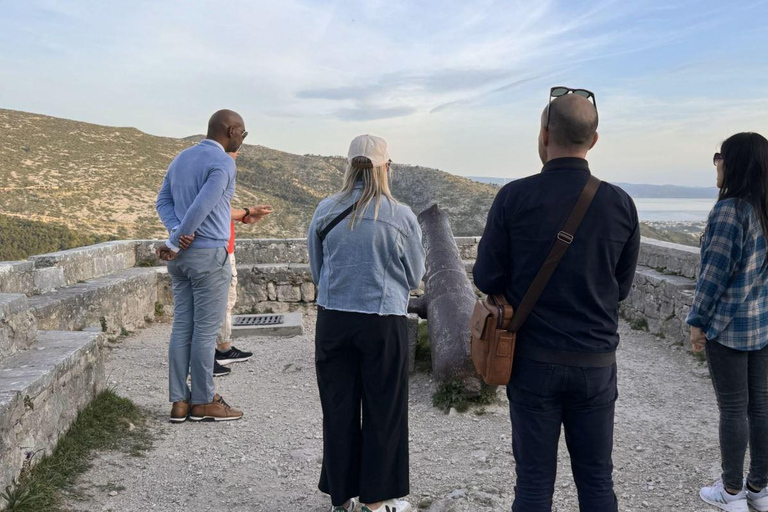 Split: Visita panorámica de la ciudad al atardecer en KlisExcursión nocturna al atardecer en Klis