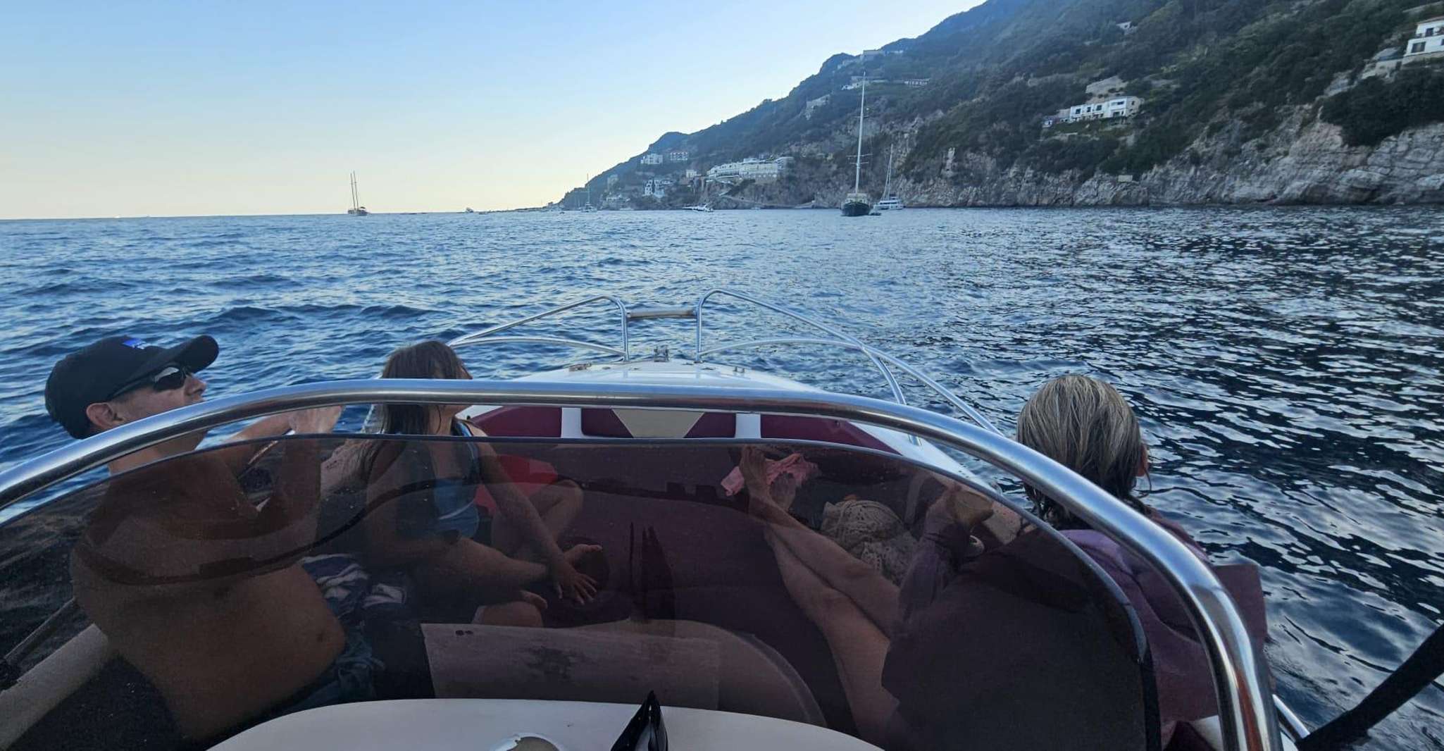 Amalfi: tour in barca al tramonto con aperitivo e snorkeling