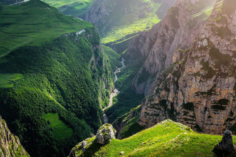 Baku: Guided City Highlights Tour with Scenic River Cruise